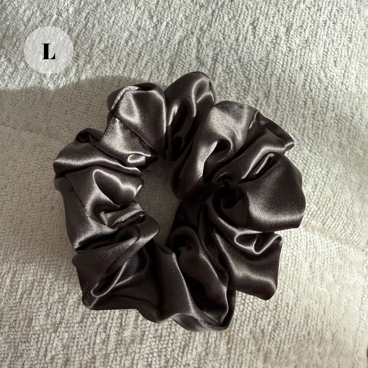 Accessori per capelli: 16# dark gray 100% Mulberry Silk Scrunchie Size L - NEW – Nuovo e nell'imballaggio originale da Winterthur venduto da LeLe0606
