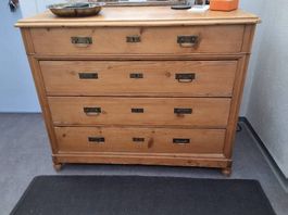Massive Kiefernholz-Kommode  113 × 107 × 58 cm