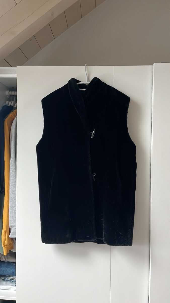 Gilet & Giacche senza maniche: Schwarze Samtweste / Kunstfellweste Gr. 36 – Nuovo (secondo la descrizione) da Madiswil venduto da bjs_90