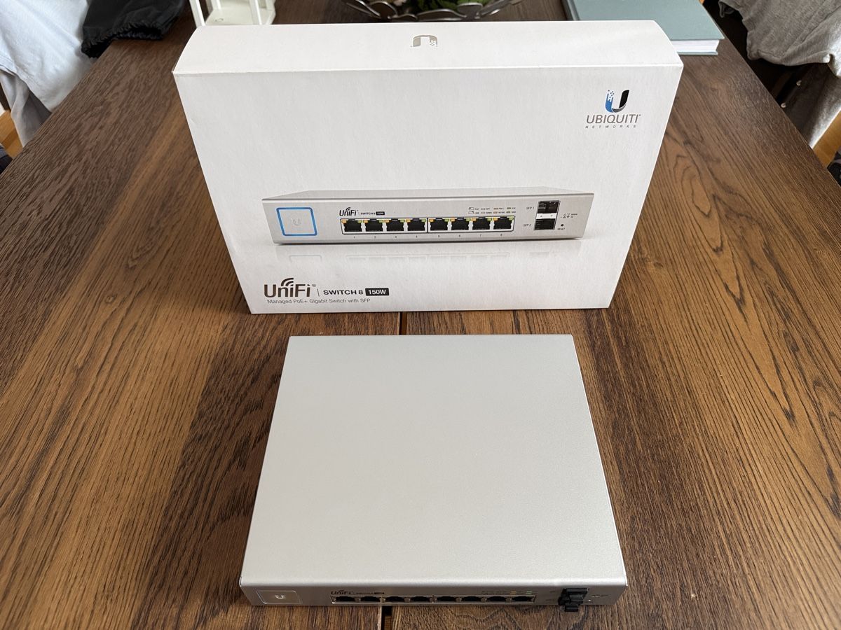 Ubiquiti Hub & Switch: Ubiquiti UniFi Switch 8 150W Managed PoE Switch – Usato da Luzern venduto da Roeschuko 1