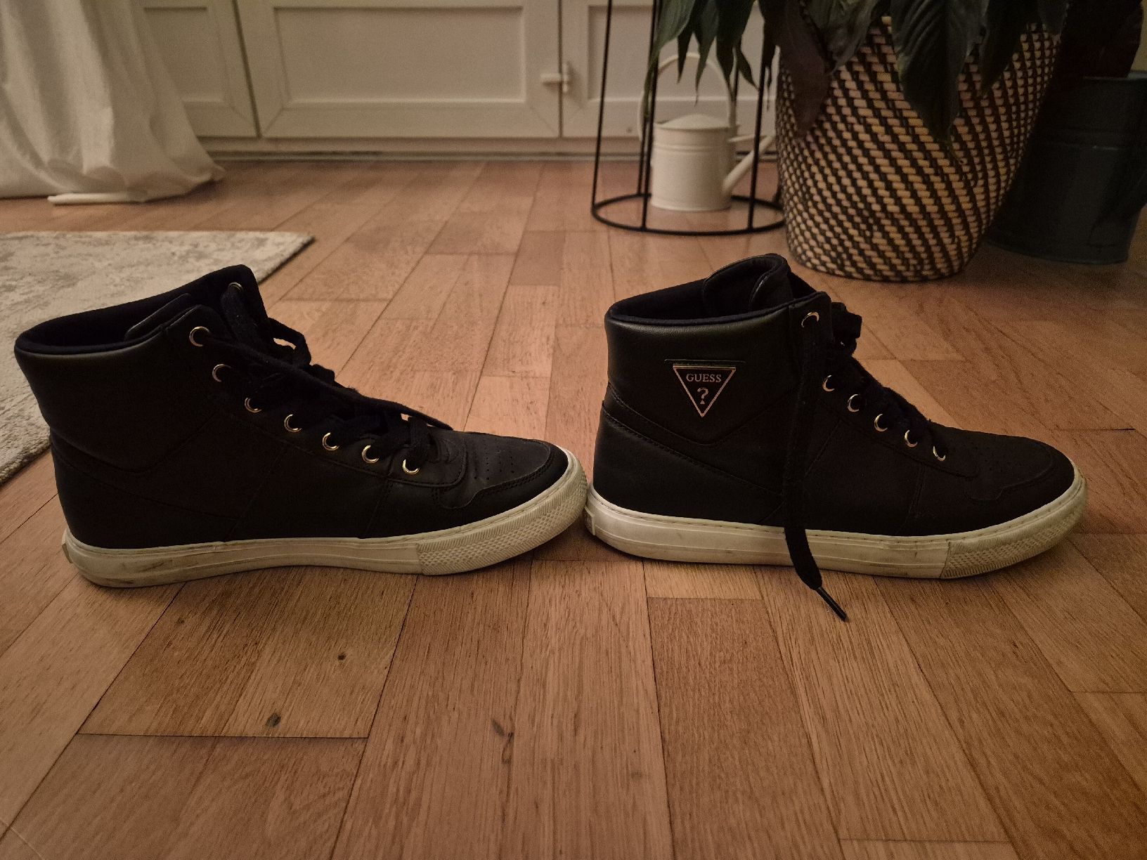 Guess Scarpe da donna: Black Guess high top sneakers, Größe 8 – Usato da Zürich venduto da Chiara_