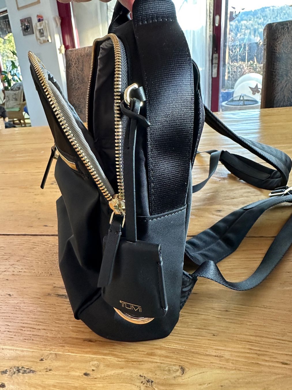 Tumi Rucksäcke: Tumi Rucksack, schwarz / gold – Gebraucht aus Madetswil von Steppenwolf. 6