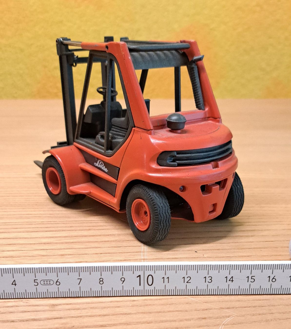 Schuco Modellini d'auto: Linde Modell Stapler (Gabelstapler) Schuco – Usato da Dietlikon venduto da kosta.katoglou 1