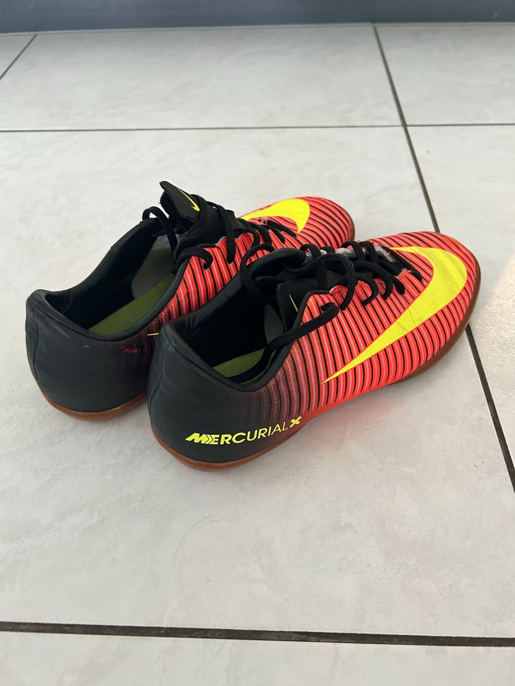 Nike Scarpe per ragazzi: Hallenschuh Nike Gr.36 – Usato da Emmenbrücke venduto da LuTi80 1
