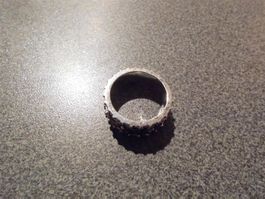 Ring breit, silberfarbig, schwarz