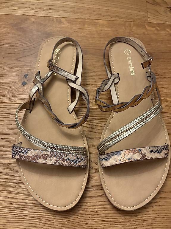 Chaussures femmes: 2 Sommerschuhe Größe 39 – D'occasion à Thürnen par Yaroc 2