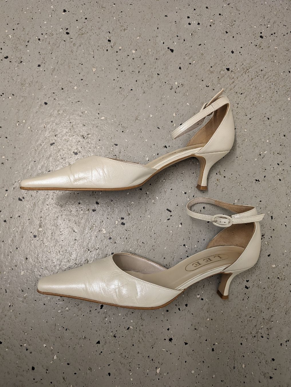 Scarpe da donna: Elfenbeinfarbene Brautschuhe - Grösse 37.5 – Usato da Luzern venduto da simonf1