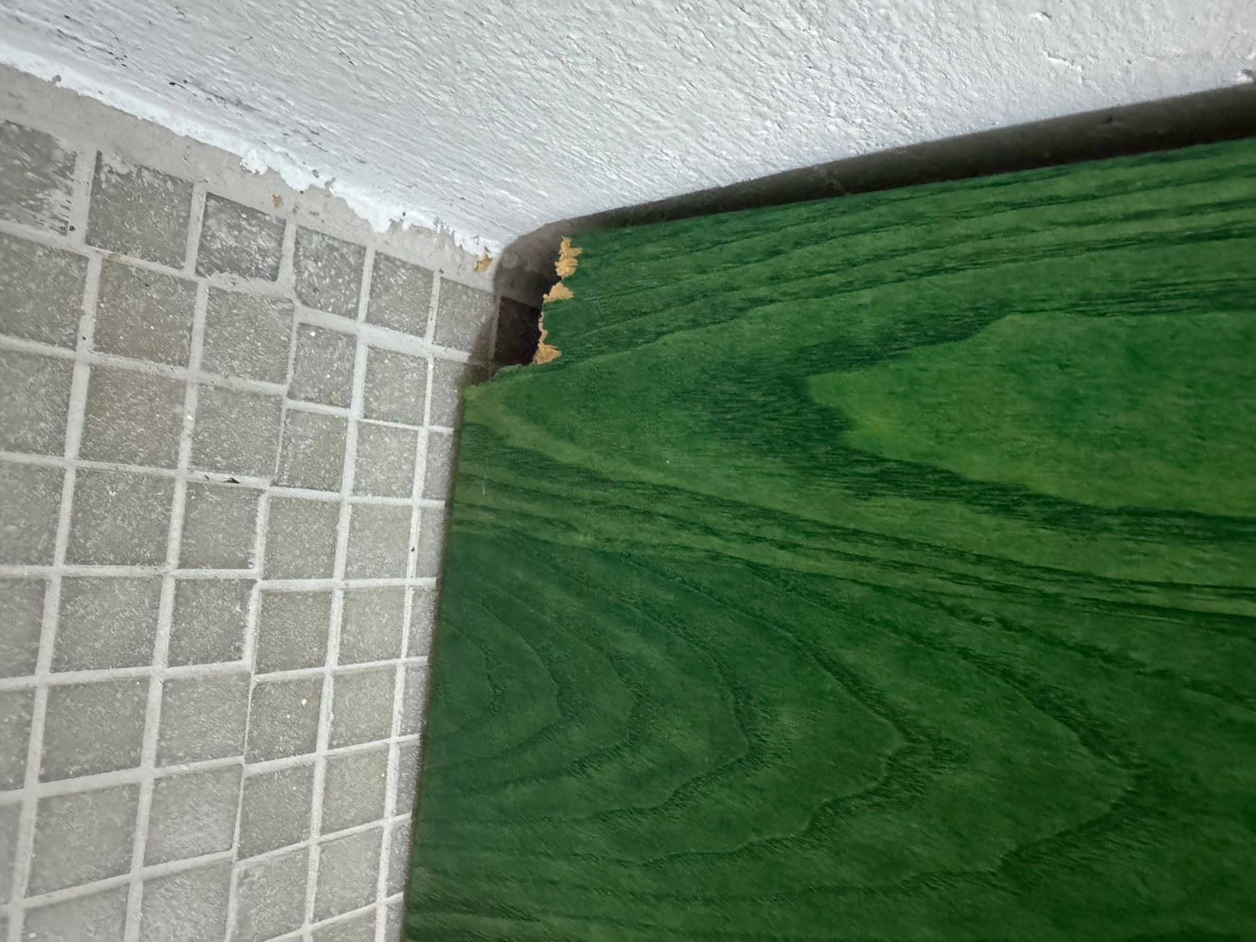 Cassettiere: Vintage Grüne Holzkommode mit 4 Schubladen – Usato da Oftringen venduto da Makeq 7