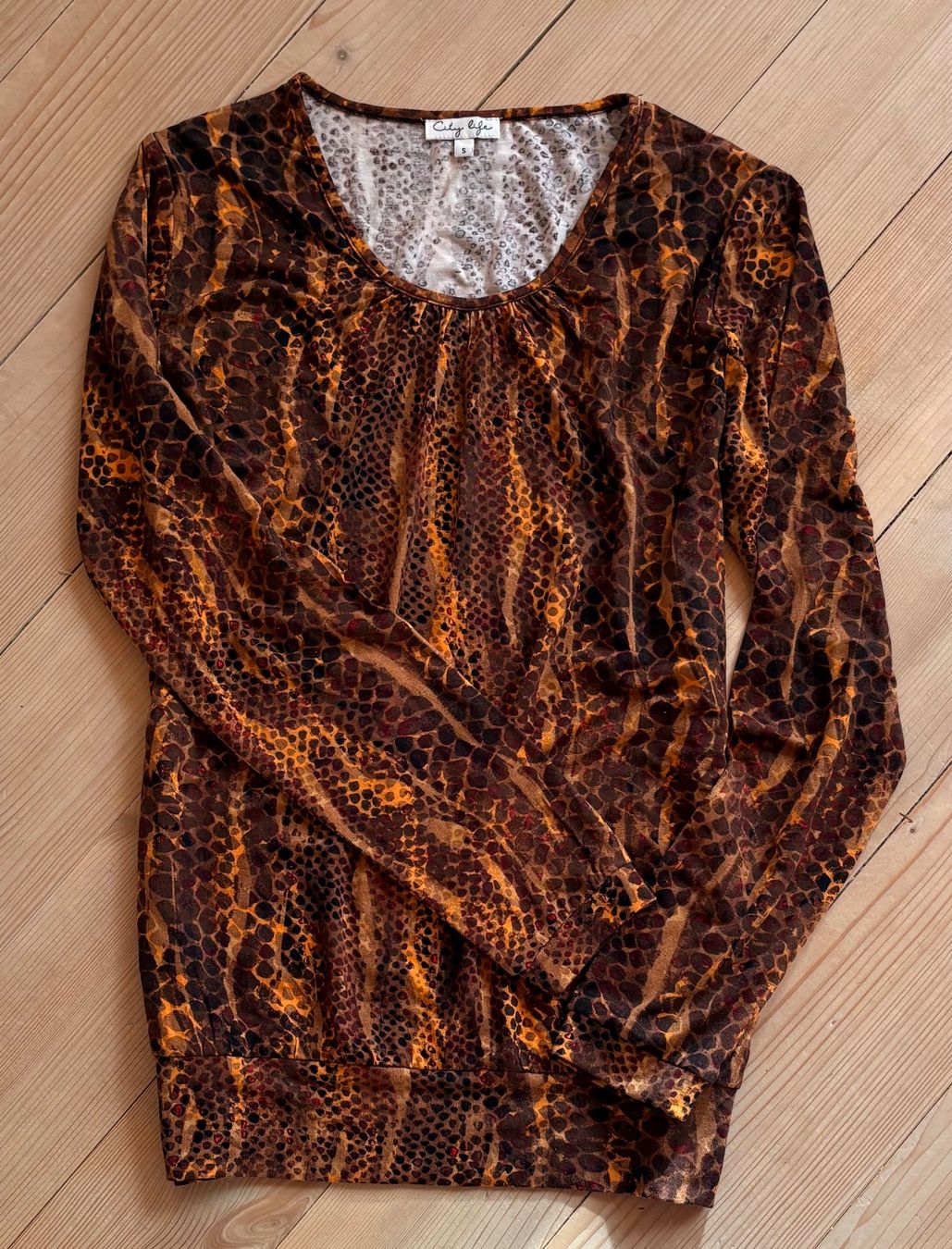 Pulls & Sweat-shirts: Pullover City Life ,sehr bequem,Schlange/Animalprint,Gr.S – D'occasion à Siblingen par Vany_McDougall 7