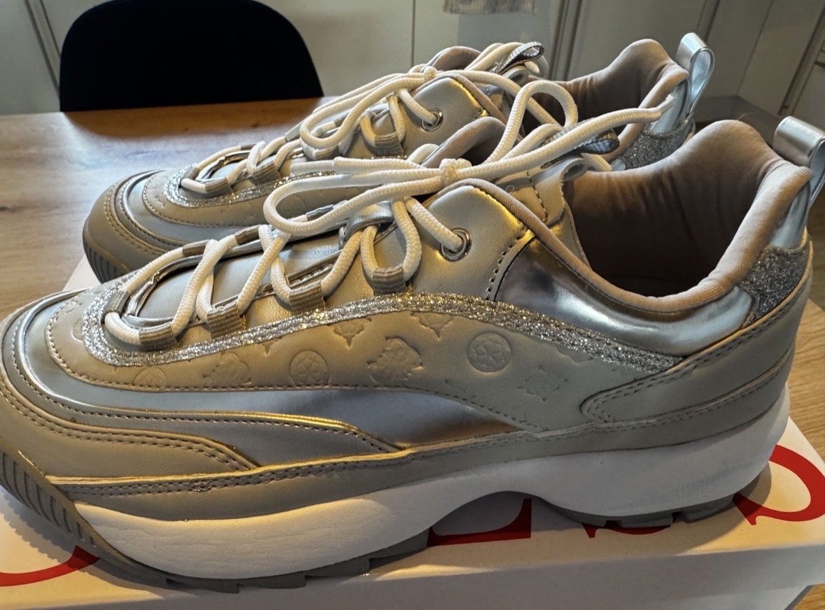 Guess Scarpe da donna: Guess Sneaker Damen  Neu – Nuovo e nell'imballaggio originale da Bonaduz venduto da Carda22 1