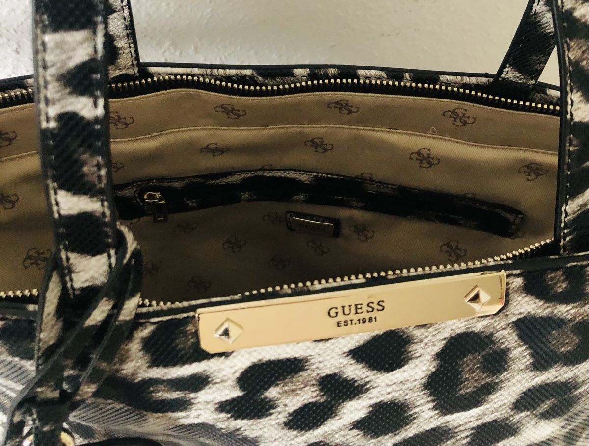 Guess Borse da donna: Guess Shopper Tasche Leo-Optik – Nuovo e nell'imballaggio originale da St. Gallen venduto da Allegra_blue 2