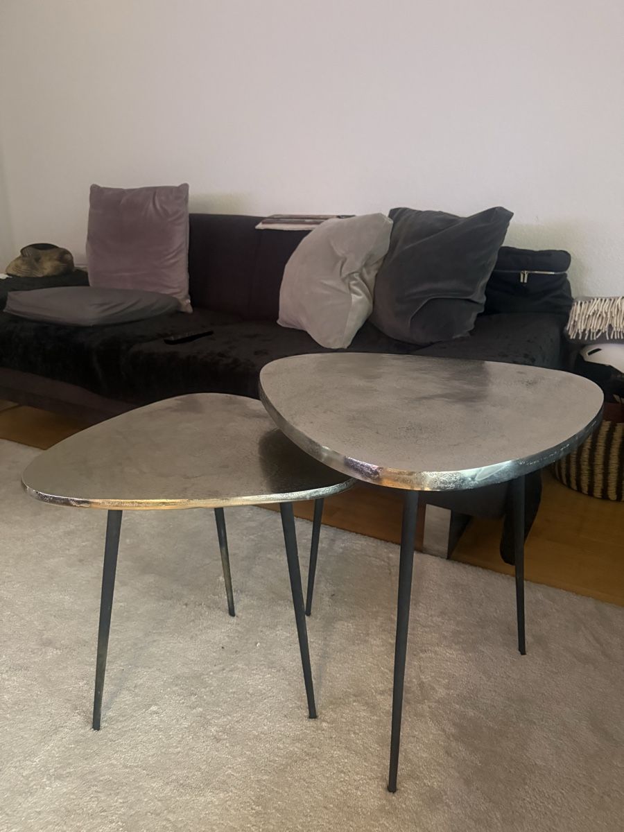 Pfister Tavoli: Set of 2 Nesting Tables, Side Tables, Triangle Shape – Usato da Zürich venduto da pinish