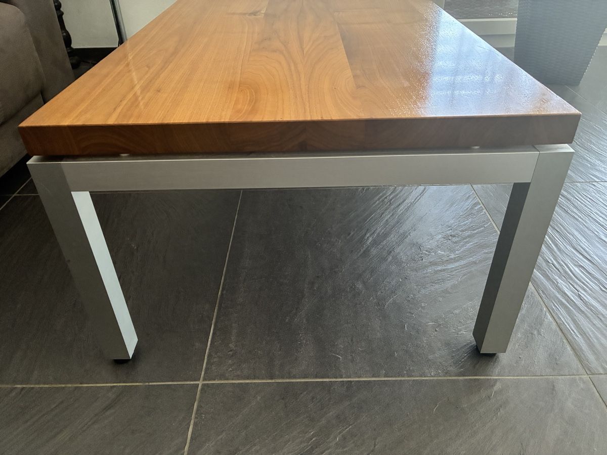 Tische: Massiver Nussbaum-Aluminium Designer Salontisch – Gebraucht aus Hermetschwil-Staff von scar_1983 2