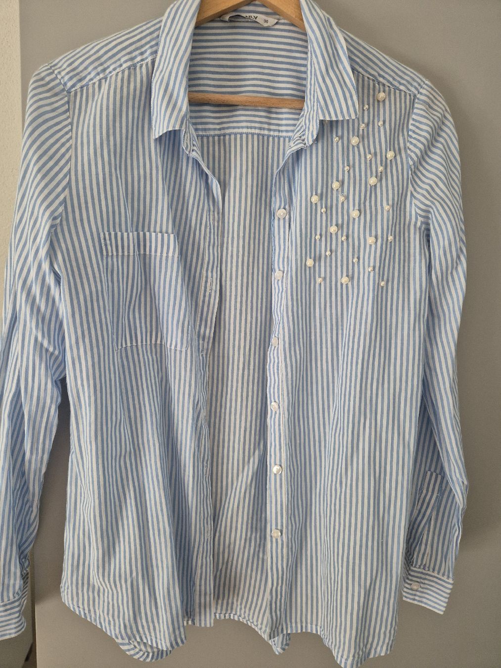 Only Camicette: Damen Bluse ONLY gestreift Grösse 36 mit Perlen – Usato da Zürich venduto da mit_jz2x