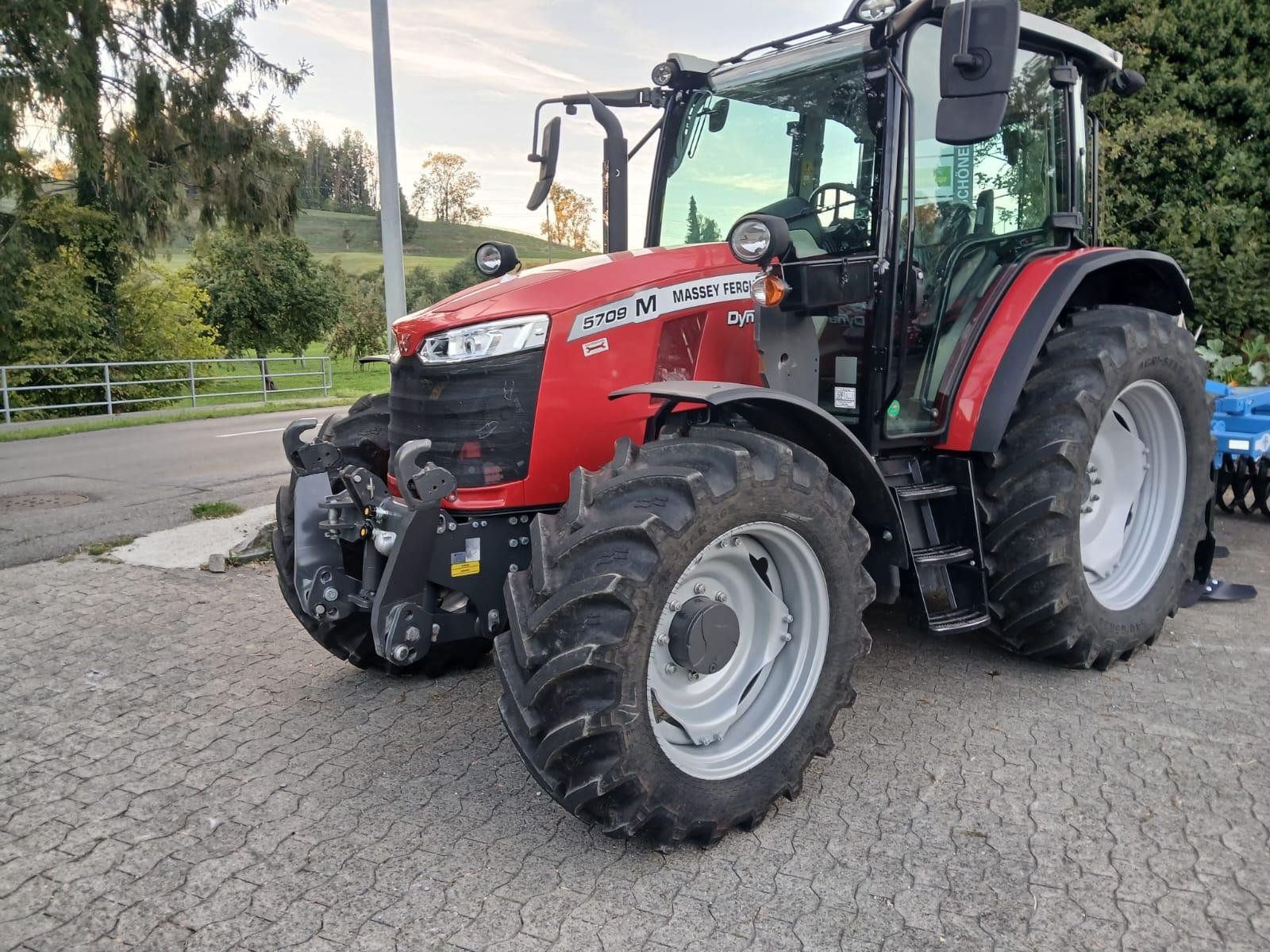 Massey Ferguson Traktoren: Traktor mit Grubber – Gebraucht aus Hagenwil von Wclaas 4