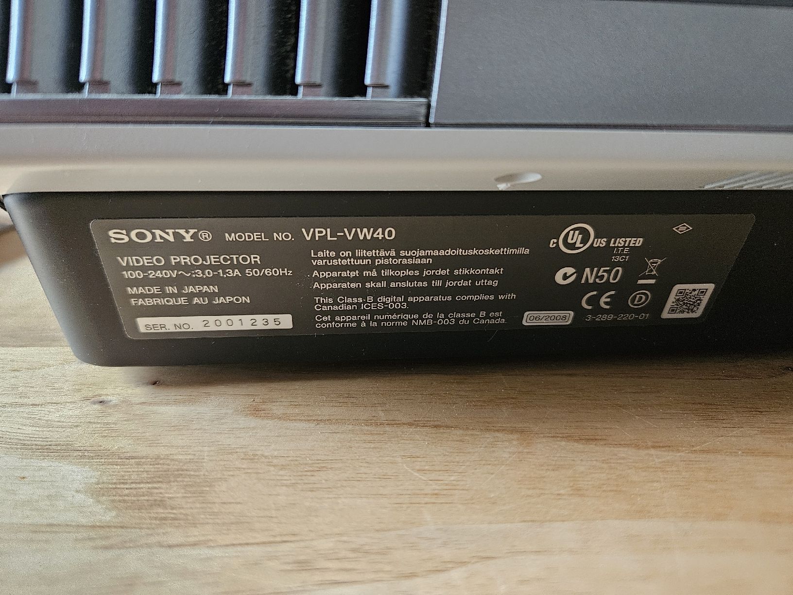 Sony Proiettori: Sony Full HD Beamer VPL-VW40 – Usato da Zürich venduto da Pazzenreich 3