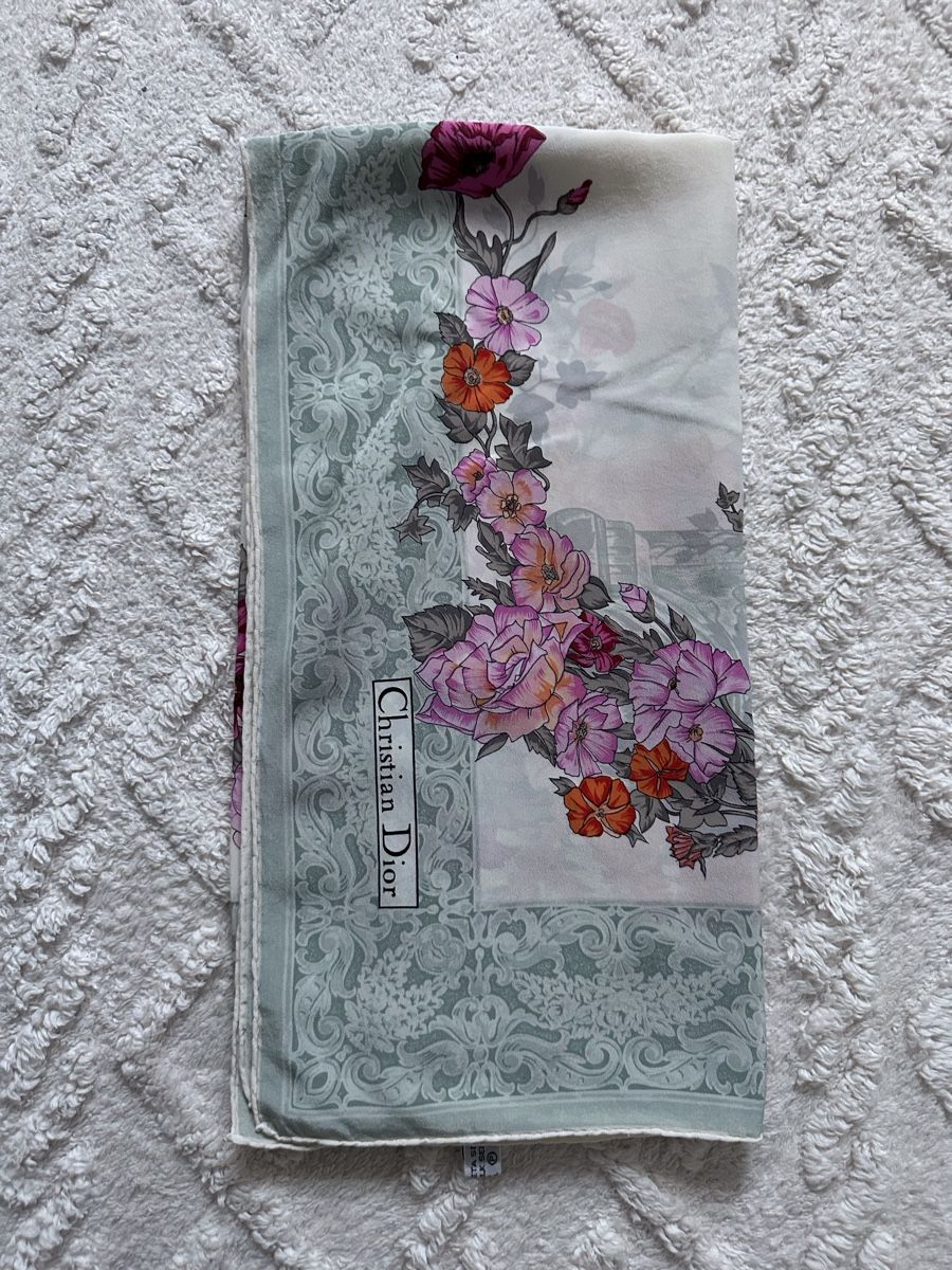Dior Foulard & Sciarpe: Christian Dior Seidentuch Blumenmuster – Usato da Zollikon venduto da pan_8jtm