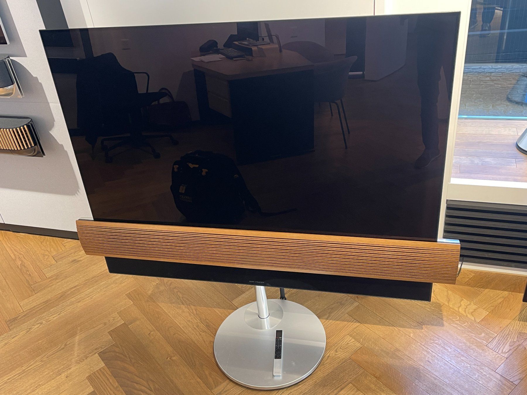 Bang & Olufsen Televisori: Bang & Olufsen BeoVision Eclispe 65 Eiche – Usato da Luzern venduto da BeoPlayer