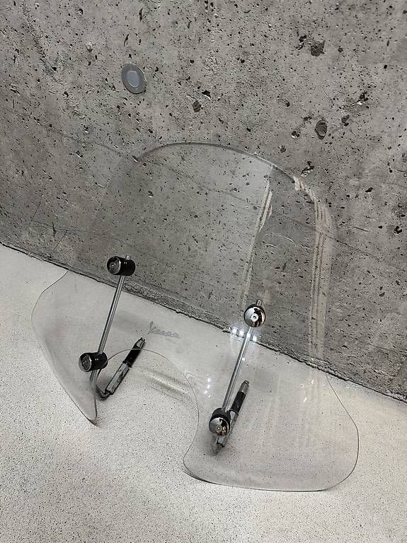 Tutti pezzi di ricambio per scooter: Original Vespa GTS Windschild (medium) – Usato da Jona venduto da Dolcinium 3
