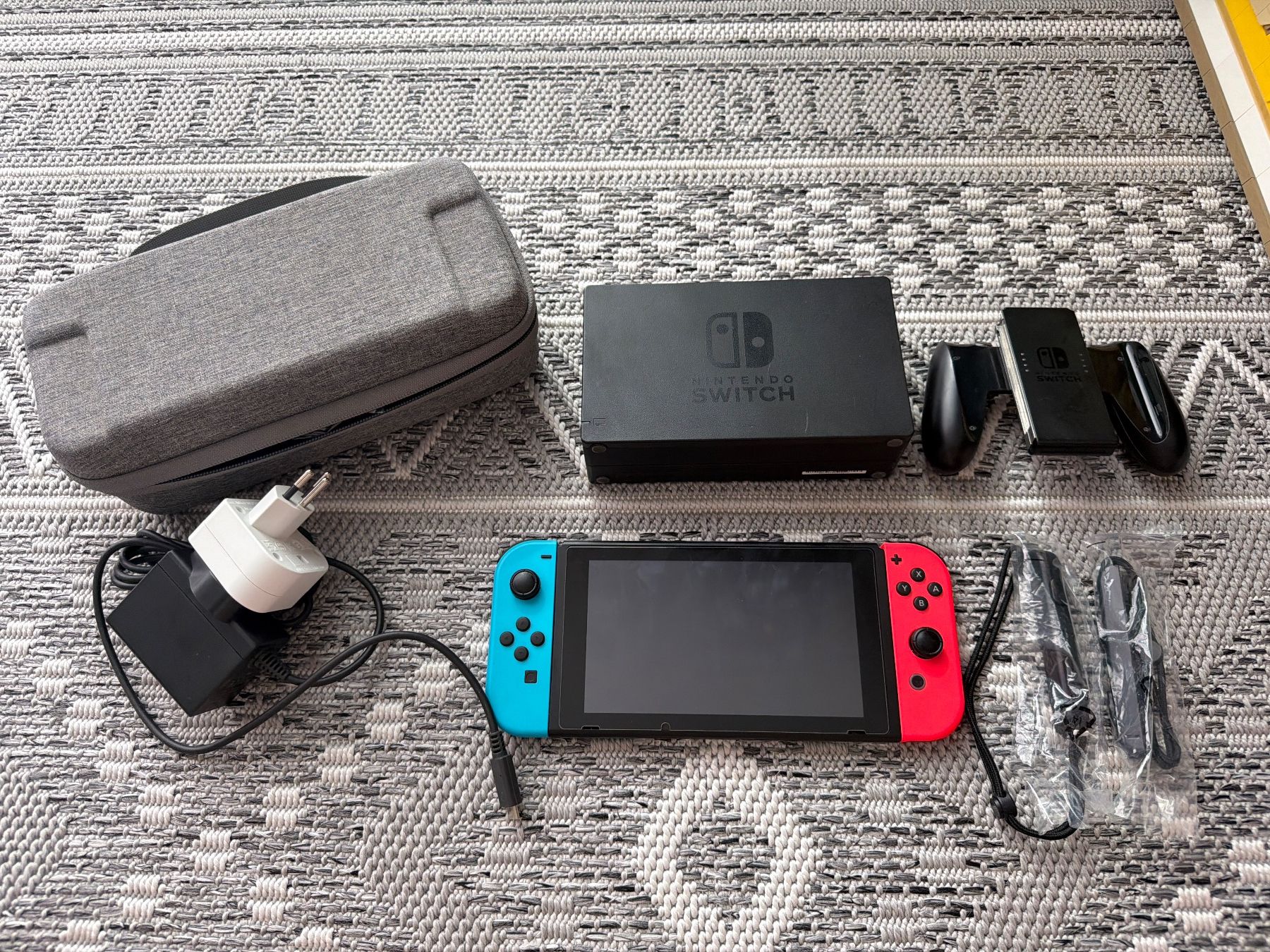 Nintendo Consoles: Nintendo Switch Bundle- Great Condition! – D'occasion à Dübendorf par AmberQian