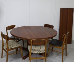 Runder Esstisch - Massivholz + 5 Stühle