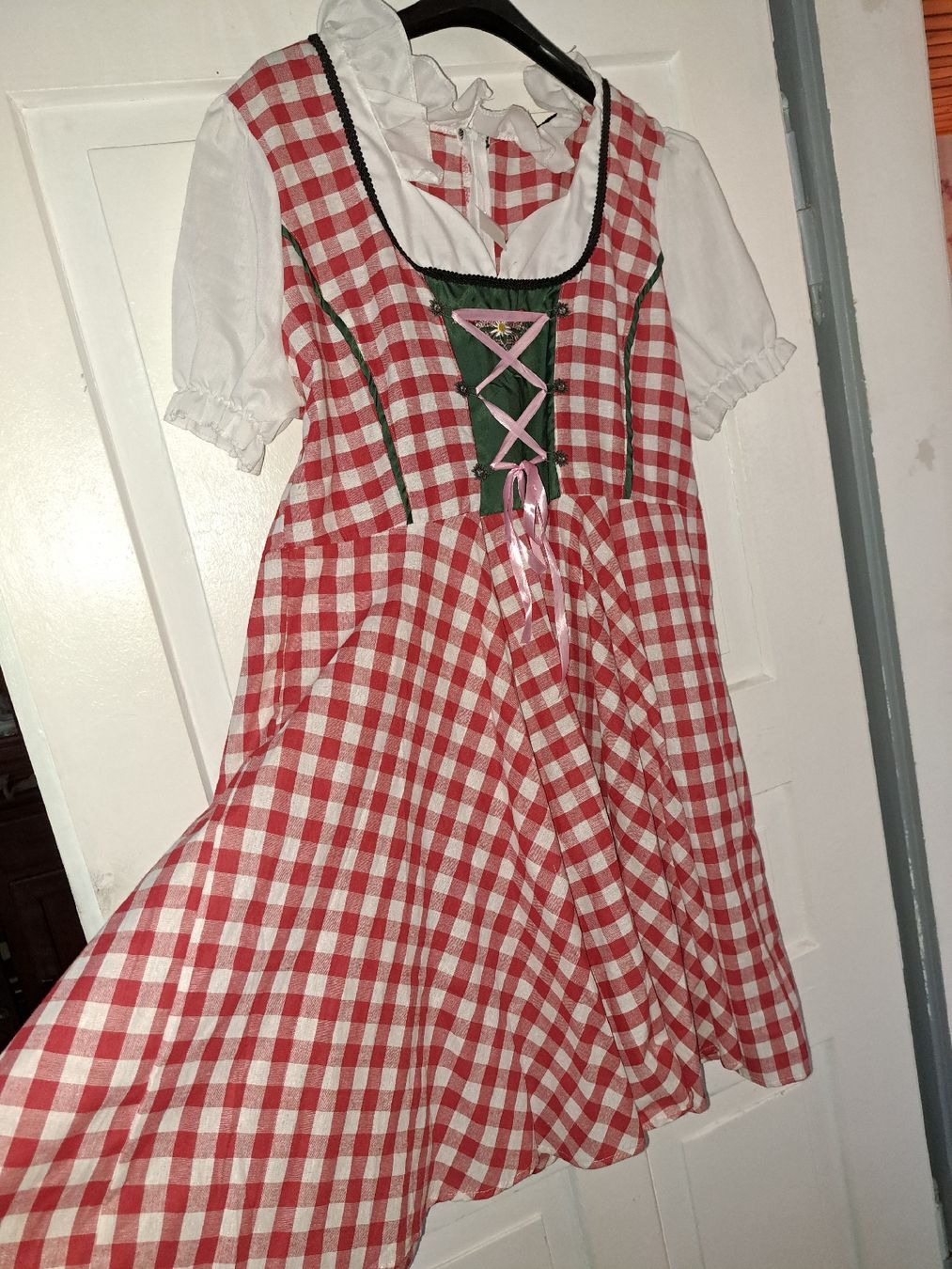 Costumi: Dirndl Gr.40/42 mit Schürze unbenutzt  – Nuovo (secondo la descrizione) da Kölliken venduto da Upcycling-by-Mc-TAM 1