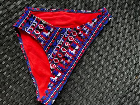 Bikinihose Grösse S rot blau weiss Muster Tribal Ethno Look