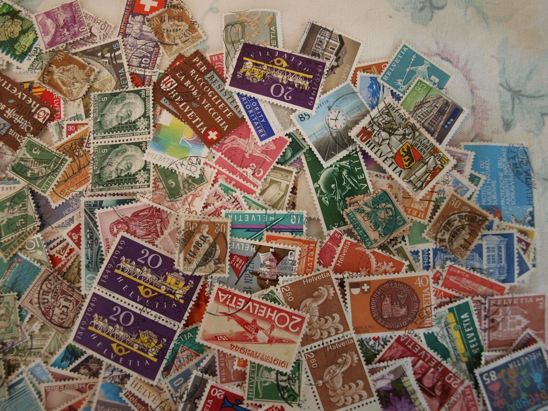 Tutti i francobolli: 1000 Schweizer Briefmarken über 70g Gebraucht siehe Bilder – Usato da Aarau venduto da Marcele0 2