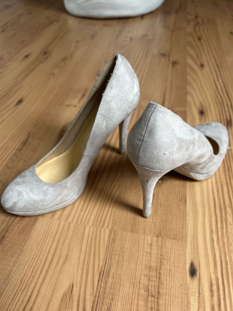Chaussures femmes: Bata High Heels beige Grösse 37 – D'occasion à Hausen AG par cele01