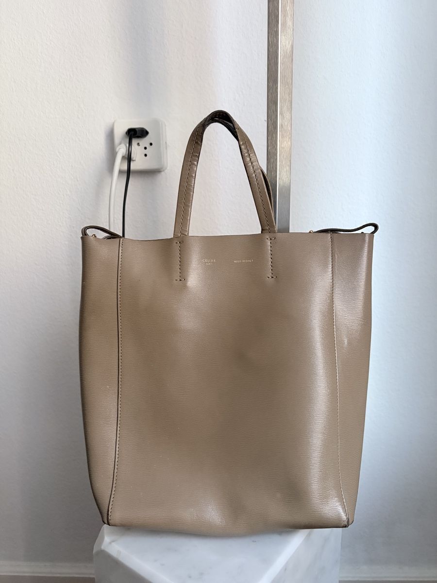 Celine Borse da donna: Celine Vertical Cabas Tote Bag - Neutral Beige Color! – Usato da Zürich venduto da Michelleanca