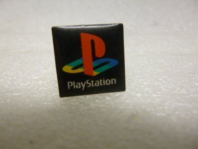 Spille & Fermagli: SONY PLAYSTATION - Pins Logo – Usato da Pambio Noranco venduto da Pol69