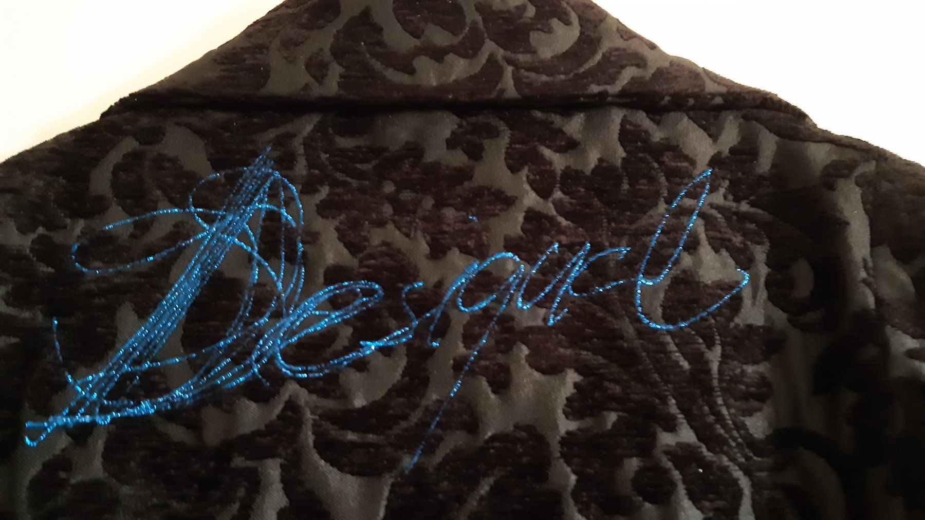 Desigual Mäntel: Desigual Mantel schwarz mit Muster, Grösse 40 – Gebraucht aus Basel von Fashionvictim 2