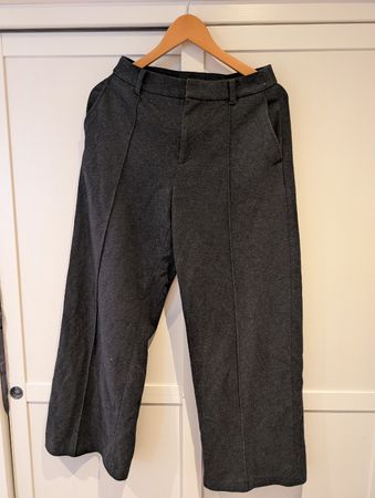Uniqlo Stoffhose dunkelgrau Grösse S guter Zustand