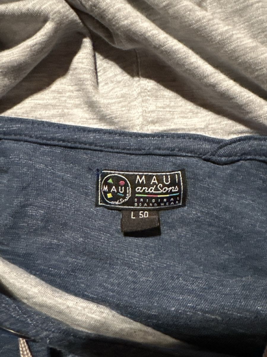 Pulls & Sweat-shirts: Maui and Sons Kapuzenpullover, Gr. L einf. Burstweite 55 cm – D'occasion à St. Gallen par mai_gd7k 1
