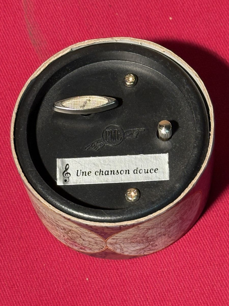 Carillon: Vintage Musical Box with World Map Design good condition – Usato da Lausanne venduto da vas_cdb2 2