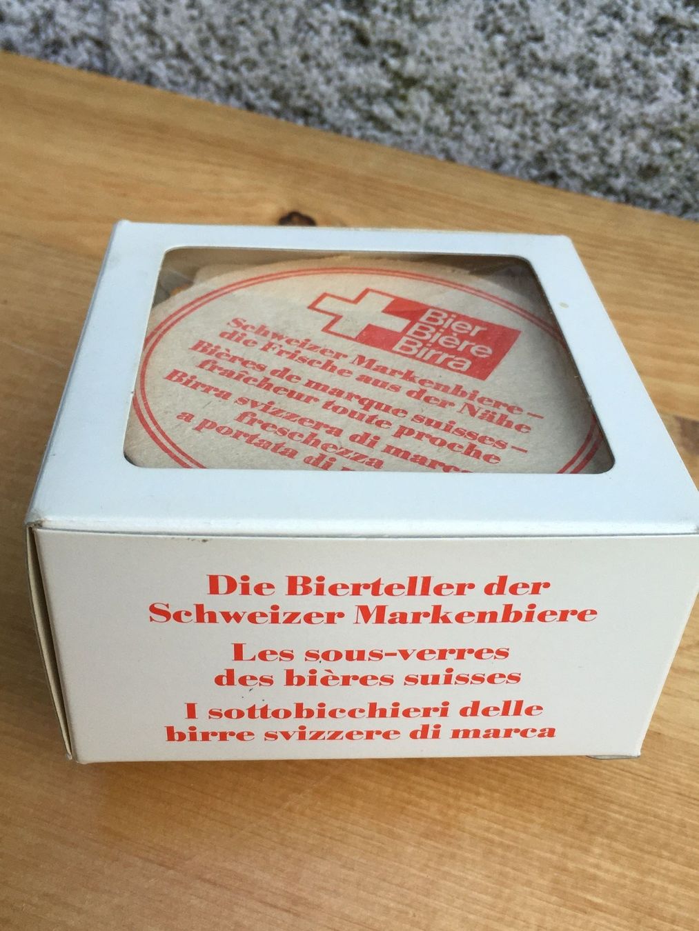 Tischwäsche: 28 alte Bierdeckel Die Bierteller der Schweizer Markenbiere – Gebraucht aus Wil SG von