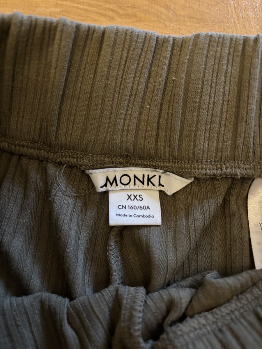 Monki Hosen: Monki Stoffhose oliv – Gebraucht aus Basel von rebecca_b 2
