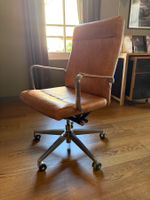 Bürostuhl Leder braun mit Rollen für Parkett guter Zustand