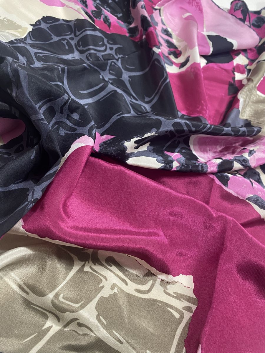 Foulards, Tücher & Schals: Seiden Foulard 🌸 – Gebraucht aus Opfikon von Luis144 4