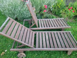 2 Sonnenliegen Holz braun verstellbar  zu verschenken