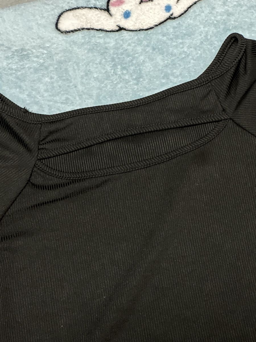 T-Shirts: 🖤 Chic Black Ribbed Shirt – Gebraucht aus Zofingen von cva_w7vn 1