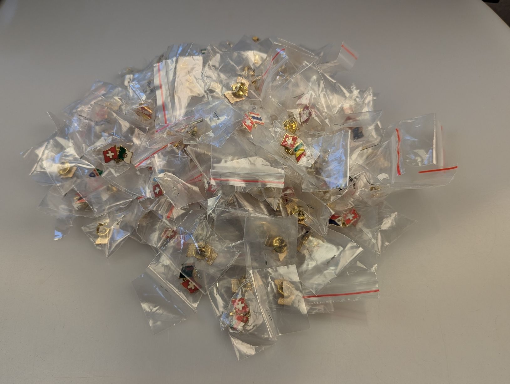 Spille & Fermagli: Pin/Freundschaftspins Sammleredition !!! – Nuovo e nell'imballaggio originale da Märwil venduto da Patric.O. 4