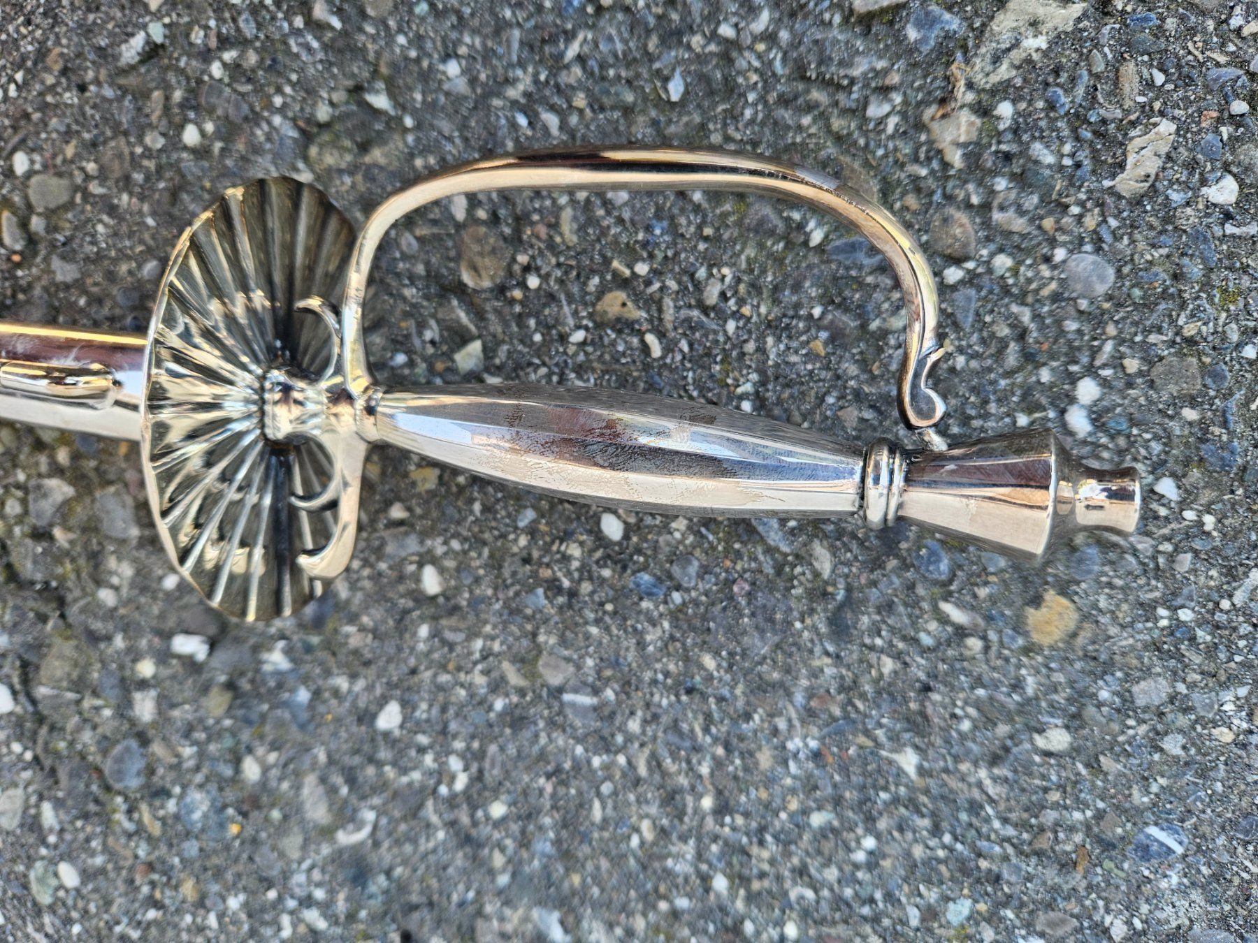 Armes blanches: Säbel – D'occasion à Schwellbrunn par Rosaroterpanter