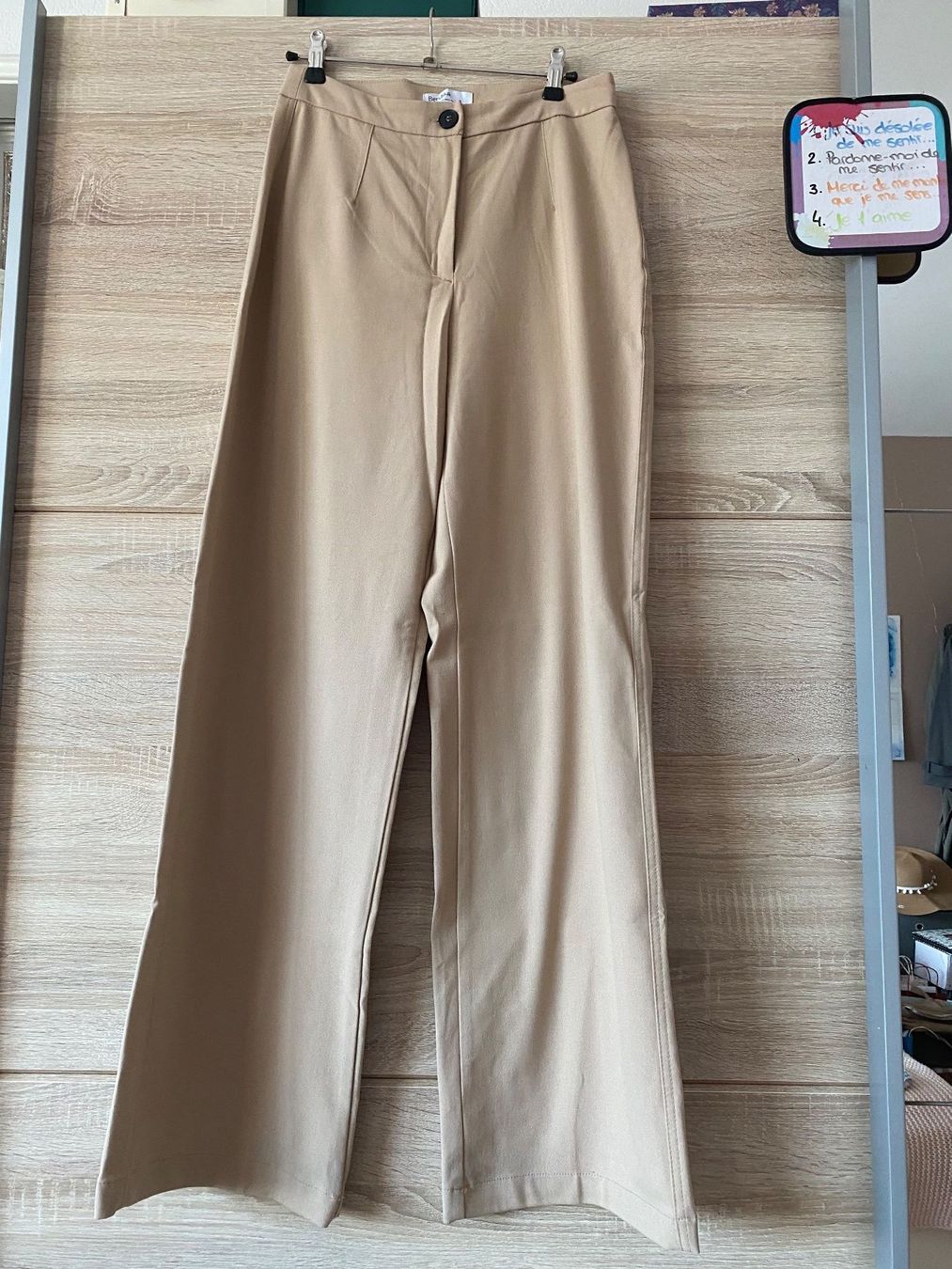 Bershka Pantaloni: Pantalon classy beige – Usato da Montreux venduto da iza_peche8