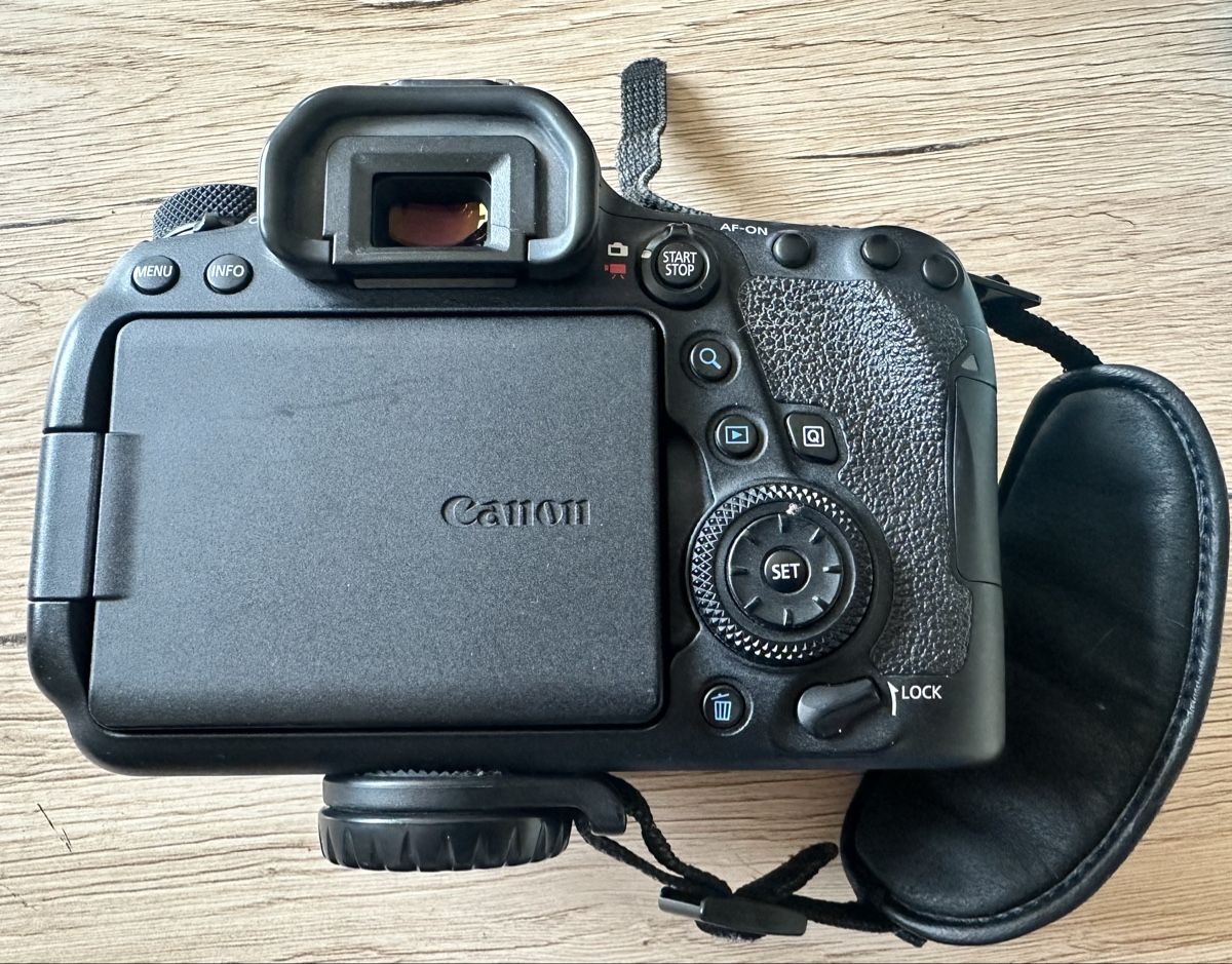 Canon Fotocamera: Canon EOS 6D Mark II Body – Nuovo (secondo la descrizione) da Biel/Bienne venduto da Jupiter63 2
