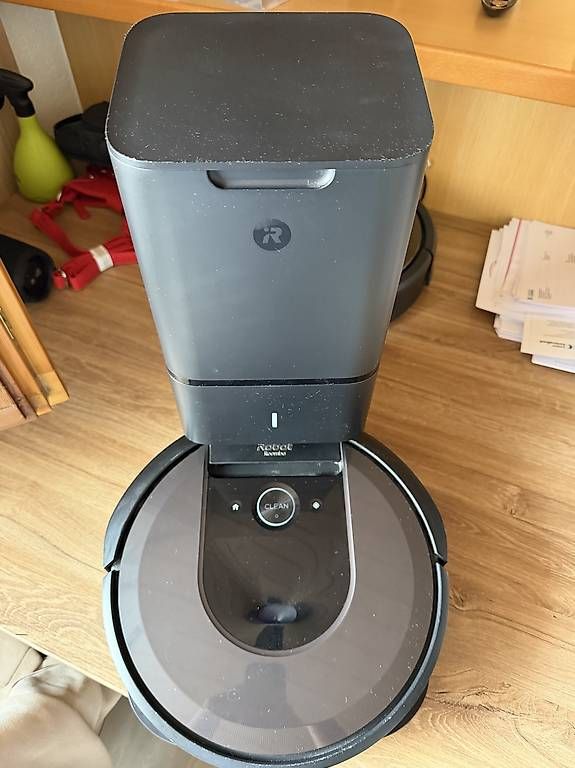 Aspirapolveri & Accessori: iRobot Roomba Saugroboter mit Absaugstation gebraucht – Usato da Luzern venduto da laxra_._ 1