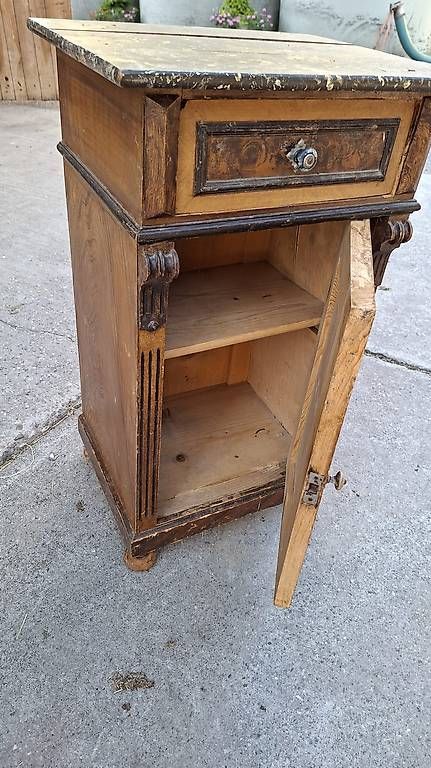 Comodini: Antiker Nachttisch/ Beistellschrank – Usato da St. Gallen venduto da smileforever 2