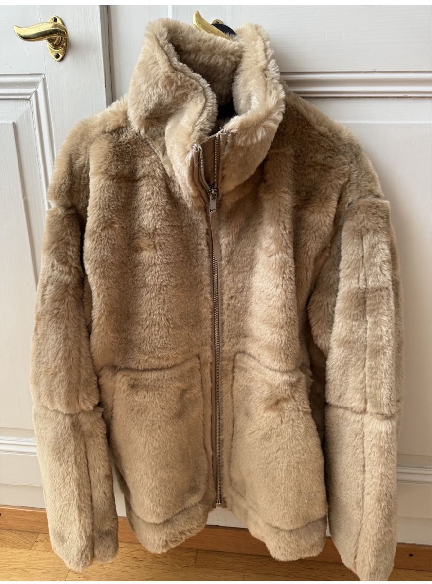 H&M Jacken: FAUX FUR ZIP JACKET – Neu (gemäss Beschreibung) aus Bern von FashionK92