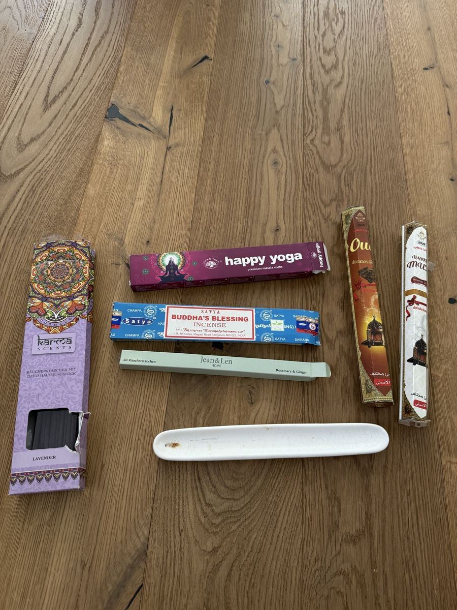 Purificatori d'aria: Räucherstäbchen Konvolut mit Halterung gebraucht – Usato da Wetzikon ZH venduto da mal_c9bc 1