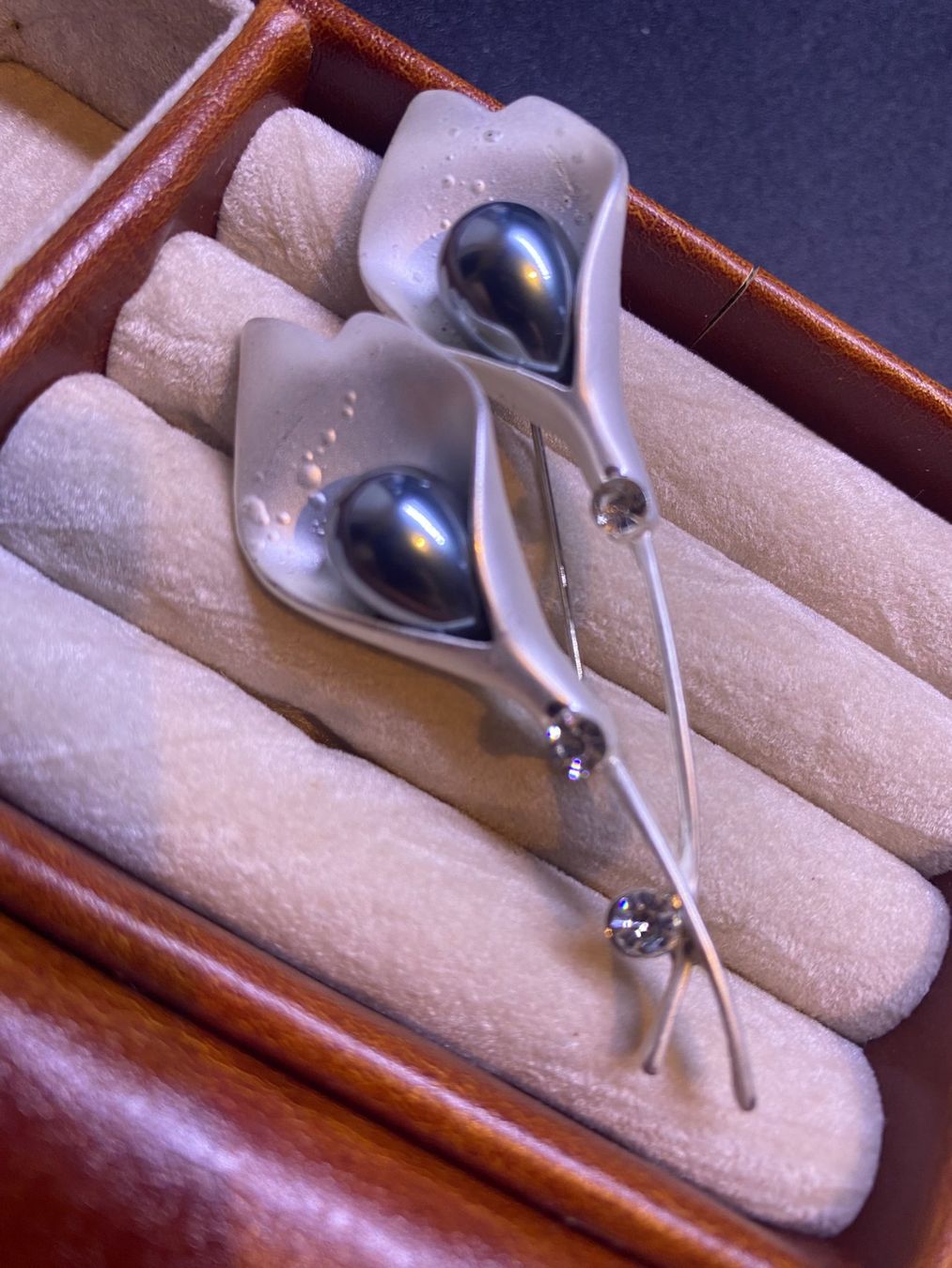 Spille & Fermagli: NEUE Perlenbrosche, Modeschmuck – Nuovo (secondo la descrizione) da Gümligen venduto da Primeselection 1
